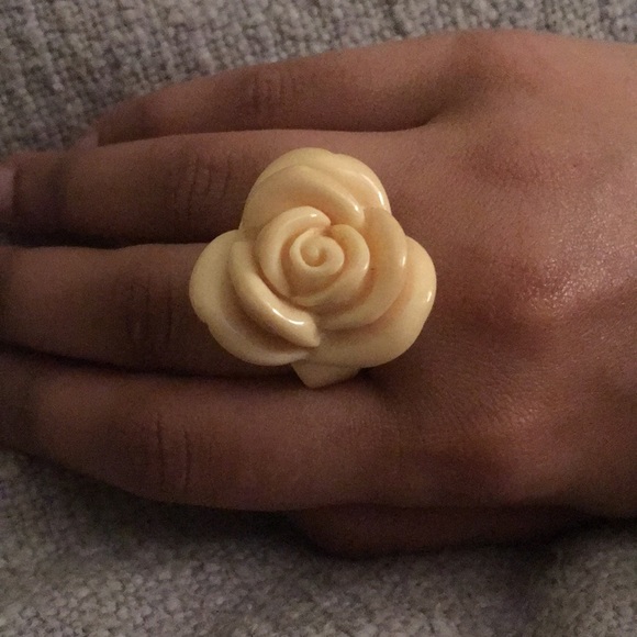 Rosebud ring - Picture 2 of 3